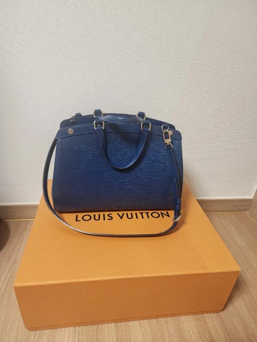 Louis Vuitton エピブ MM ブルー