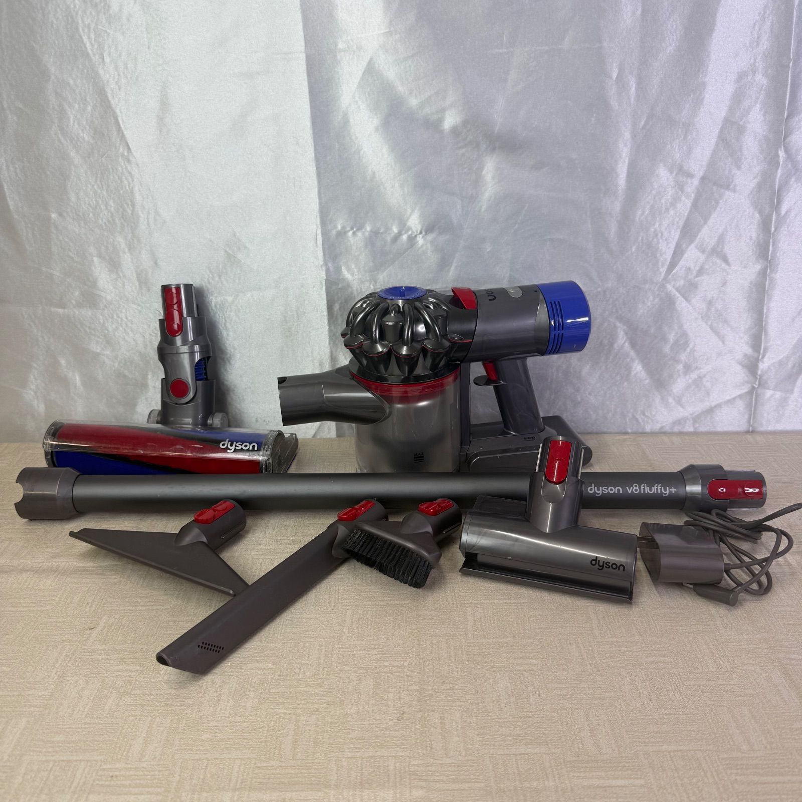 dyson ダイソン SV10 V8 コードレスクリーナー 掃除機 - メルカリ