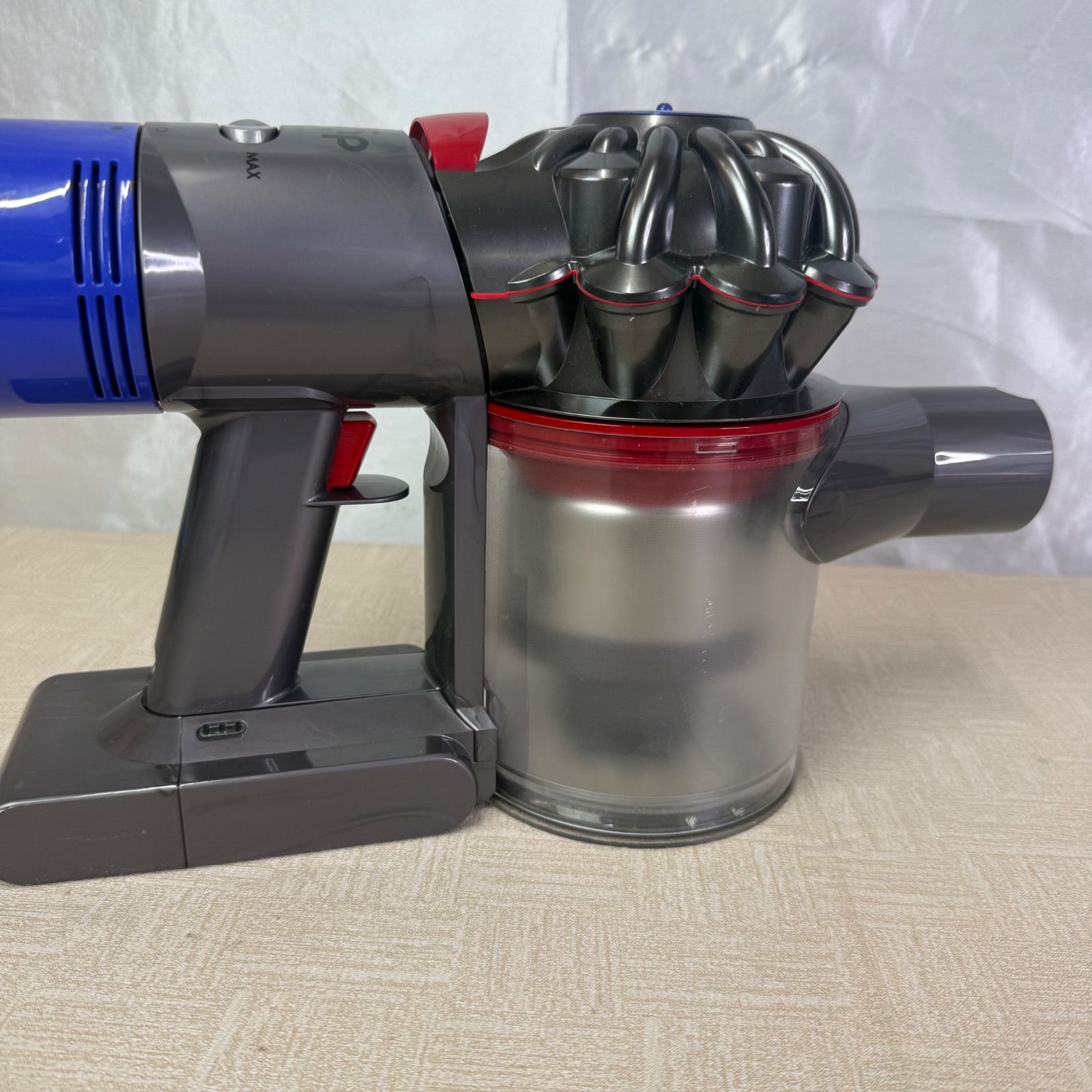 dyson ダイソン SV10 V8 コードレスクリーナー 掃除機 - メルカリ