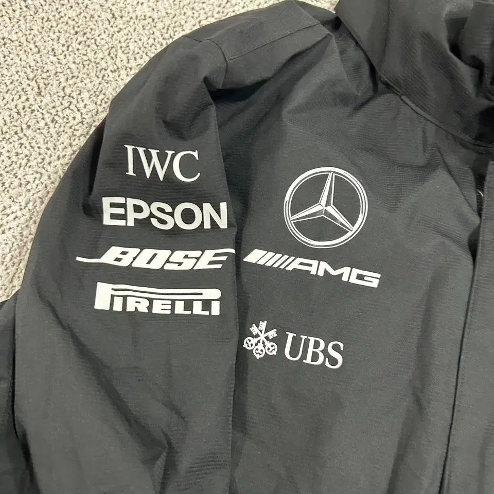 Mercedes-Benz AMG ウィンドブレーカー ブラック/51G メルセデス ベンツ AMGウィンドブレーカー メンズ95 - メルカリ