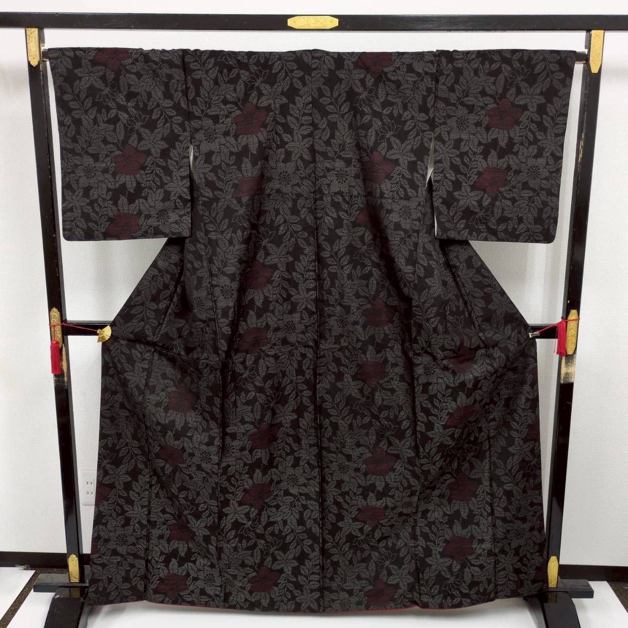 本場大島紬 裄66.5 正絹 茶泥染め 横双 素敵な花草 袷 着物 MK-1724