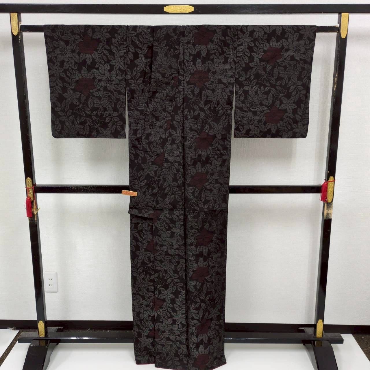 本場大島紬 裄66.5 正絹 茶泥染め 横双 素敵な花草 袷 着物 MK-1724