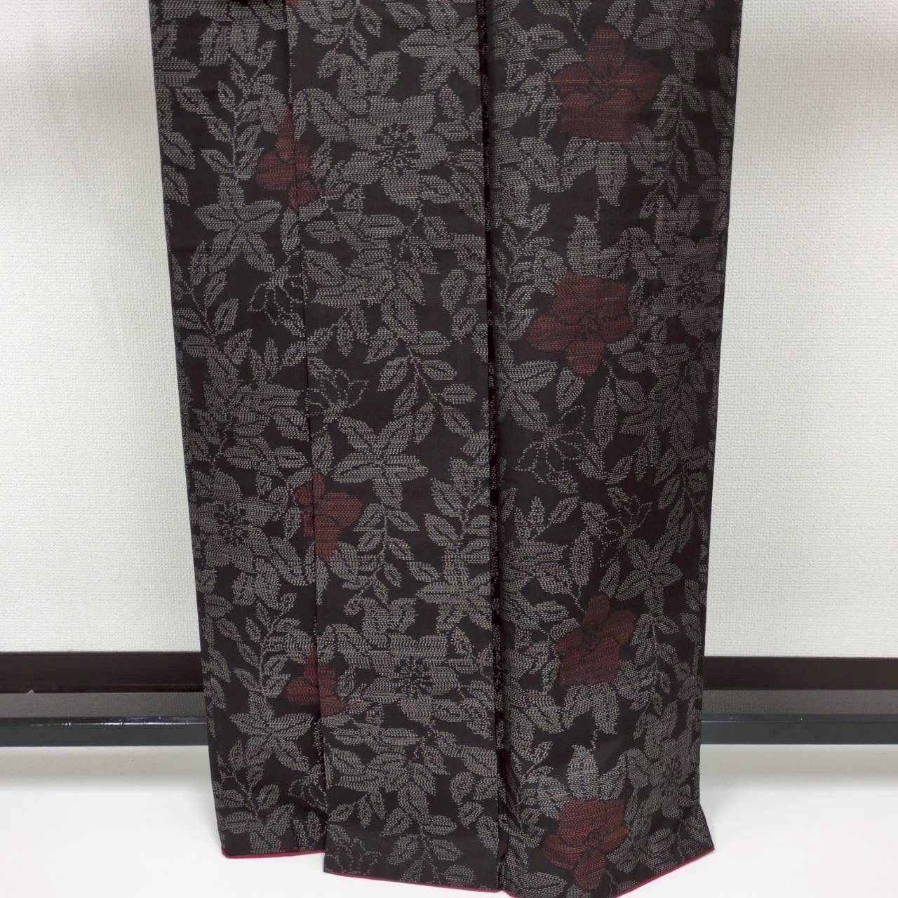 本場大島紬 裄66.5 正絹 茶泥染め 横双 素敵な花草 袷 着物 MK-1724