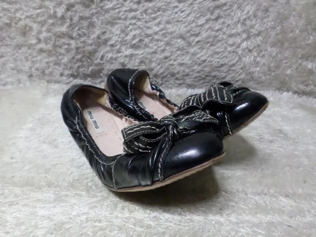  245 ミュウミュウ シューズ 靴 フラットシューズ バレエシューズ パンプス