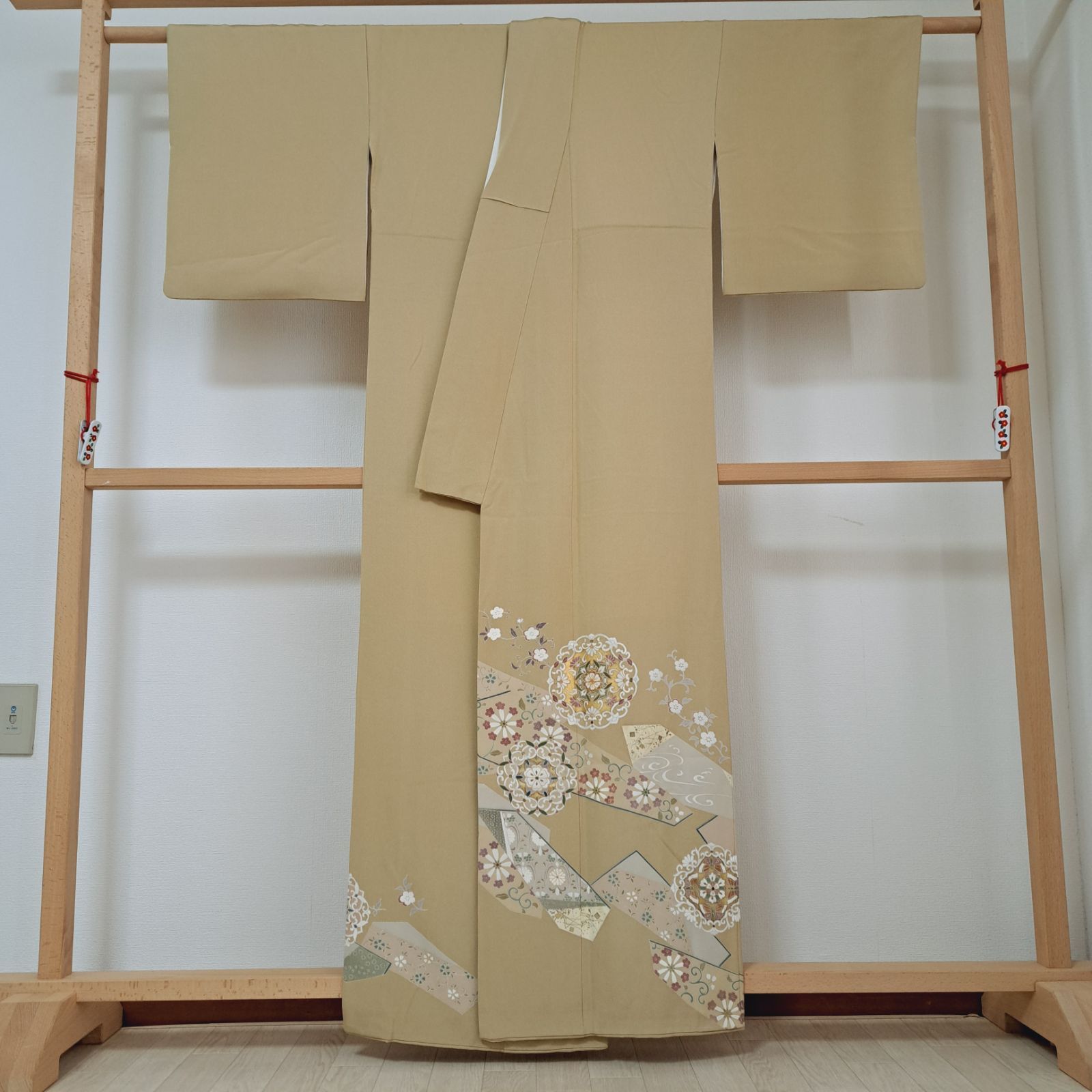  三つ紋 色留袖 裄66.5 身丈160.5 袖丈48 正絹 袷 丸に下り藤紋 ベージュ系地に華文や唐花 や01 S 08 m 2505 色留袖 着物