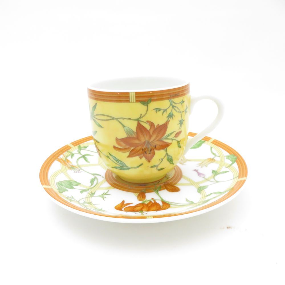エルメスカップとソーサーシエスタイエロー三客アイランド１客　全部四客 エルメスカップとソーサーシエスタイエロー三客アイランド1客 全部で