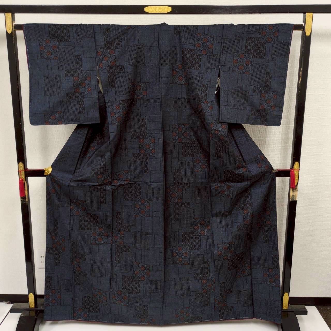 本場大島紬 正絹 泥藍染め 一元式 幾何学 袷 着物MK-1726 - メルカリ