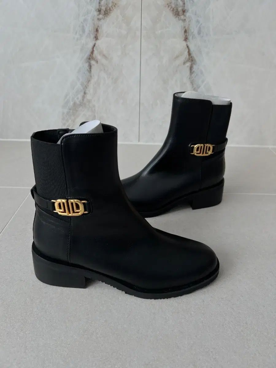 アンクルブーツ