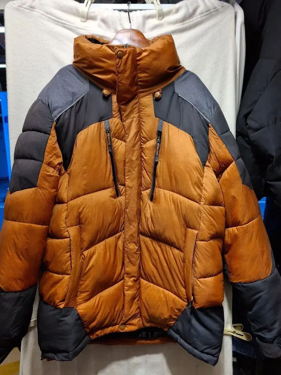 オレンジ/黒 ダウン アウター