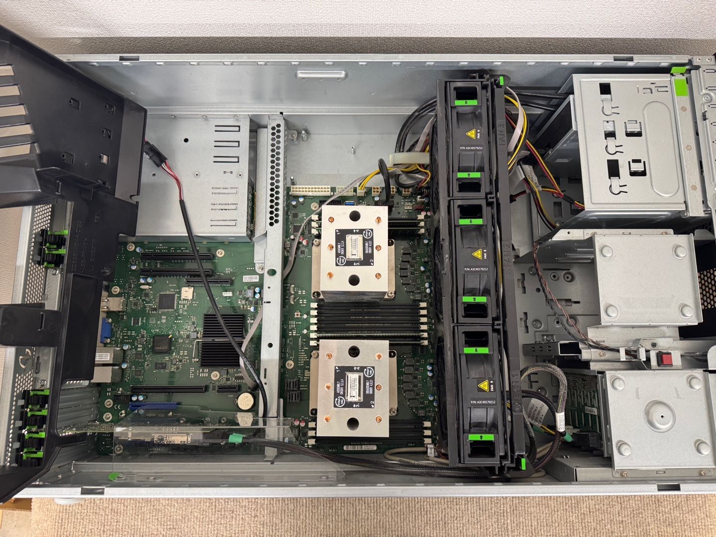 富士通 Fujitsu Primergy TX 2550 M 4 SFF 8 Bay 2 x G 6136 12 Core 3 00 GHz 32 GB 600 EP 400 i SV 244 サーバー デスクトップPC