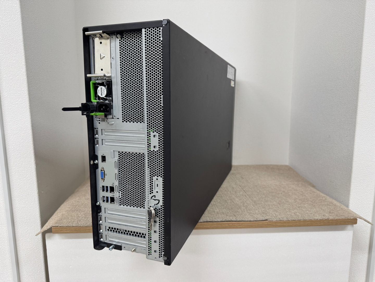 富士通 Fujitsu Primergy TX 2550 M 4 SFF 8 Bay 2 x G 6136 12 Core 3 00 GHz 32 GB 600 EP 400 i SV 244