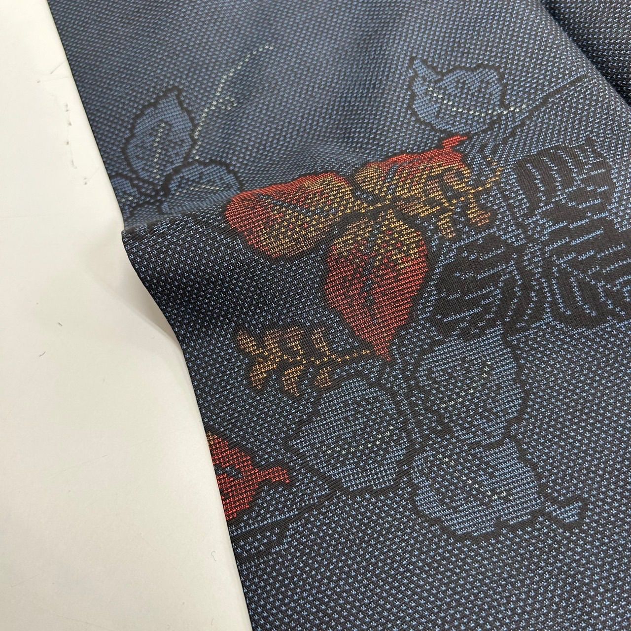 本場大島紬 藍泥 草模様 光沢ある生地 ますいわ屋お誂え 正絹 MK-1746