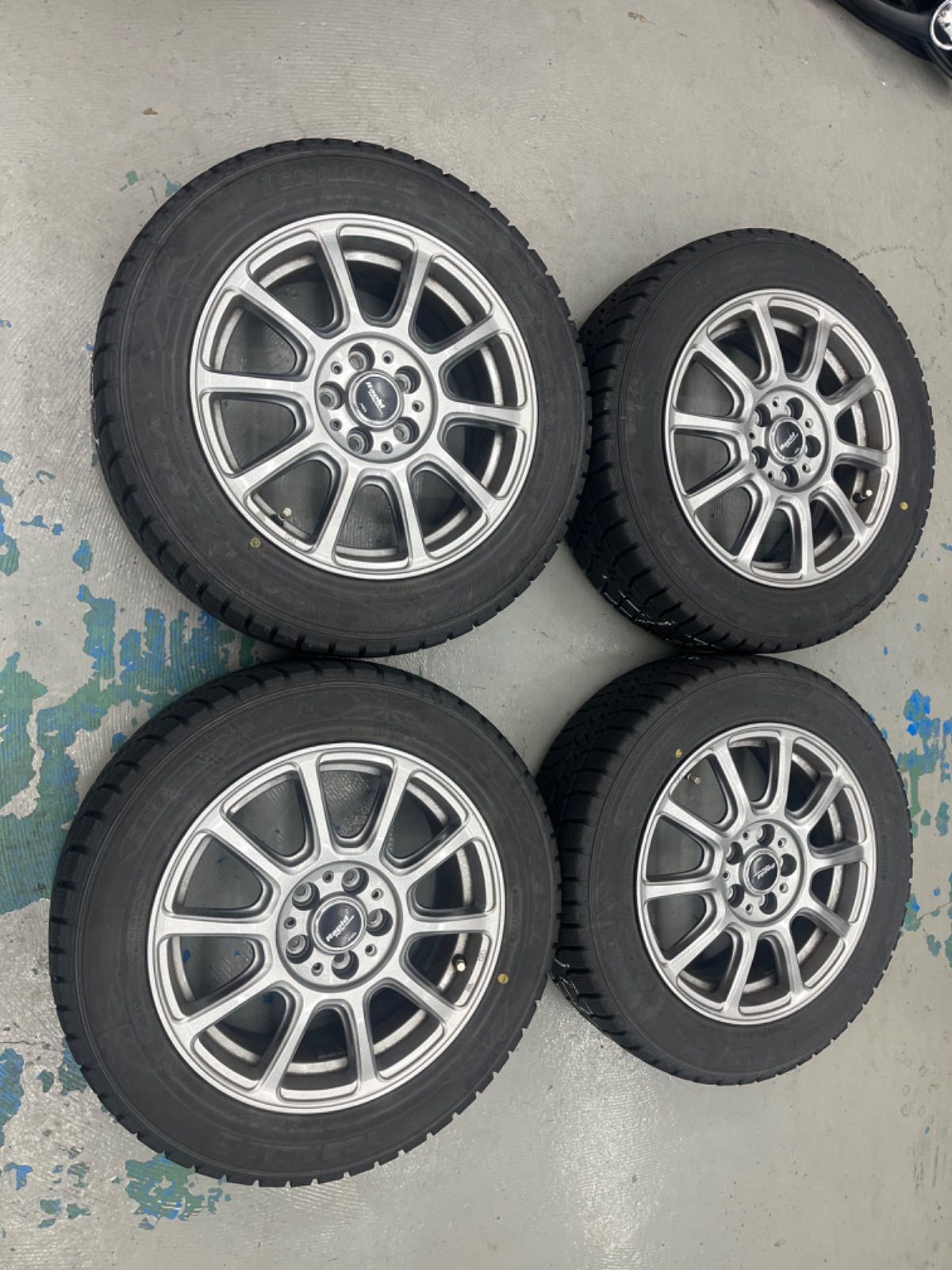 KARASU9696さま専用トヨタシエンタスタッドレスタイヤホイル付185