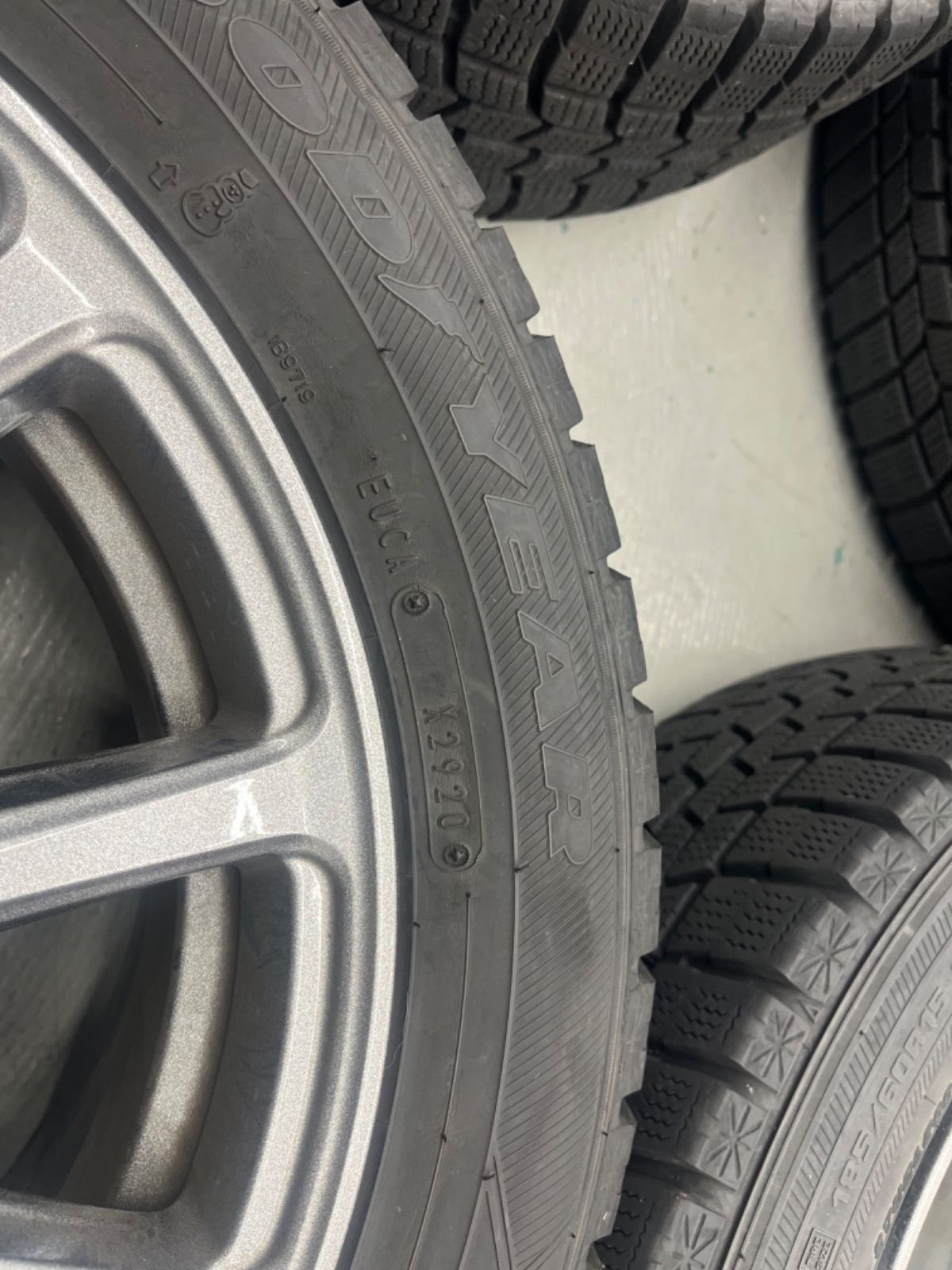 トヨタシエンタスタッドレスタイヤホイル付185 60