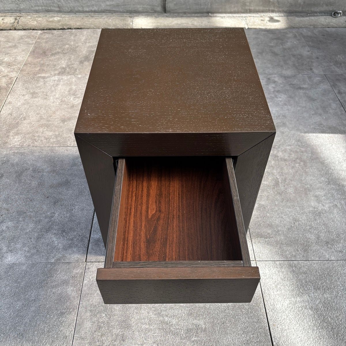 大塚家具 ナイトテーブル DM-GF007 オーク材 ダークブラウン色 サイド