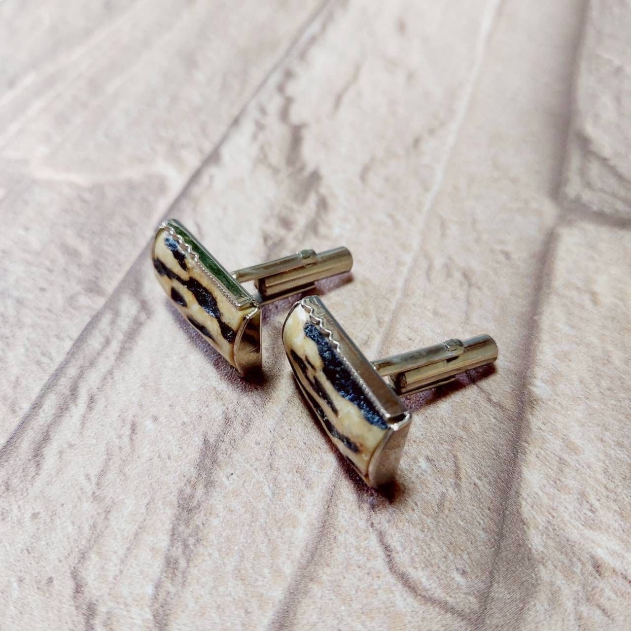 レオパード柄 カフスボタン メンズ ビジネス アクセサリー - メルカリ