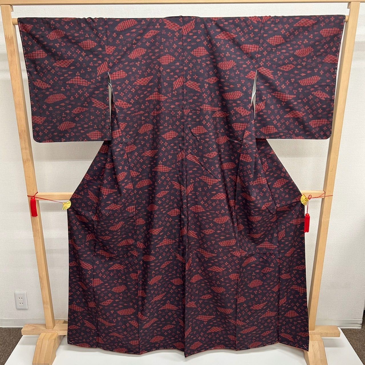 白山紬 裄66.5 上品な染め 光沢ある生地 染めと織 躾糸付き 正絹 MK