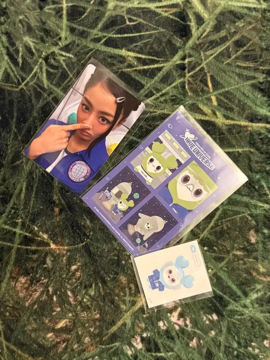 TWICE グッズ　ポップアップ　トレカ TWICE（トゥワイス） ポップアップ トレカ - メルカリ