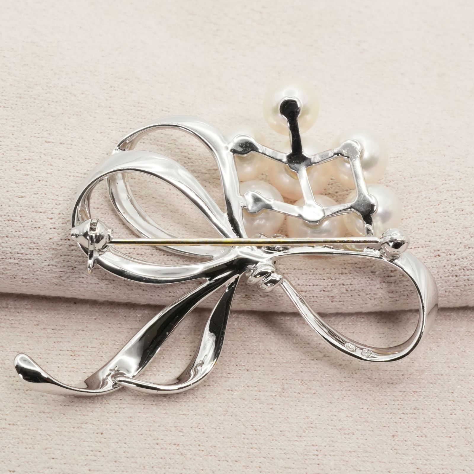 美品 ミキモト アコヤ真珠 ブローチ SV リボン 曲線 パール約6.9mm箱付 美品 ミキモト リボンモチーフ 7粒 アコヤ パール ブローチ/25-2402S