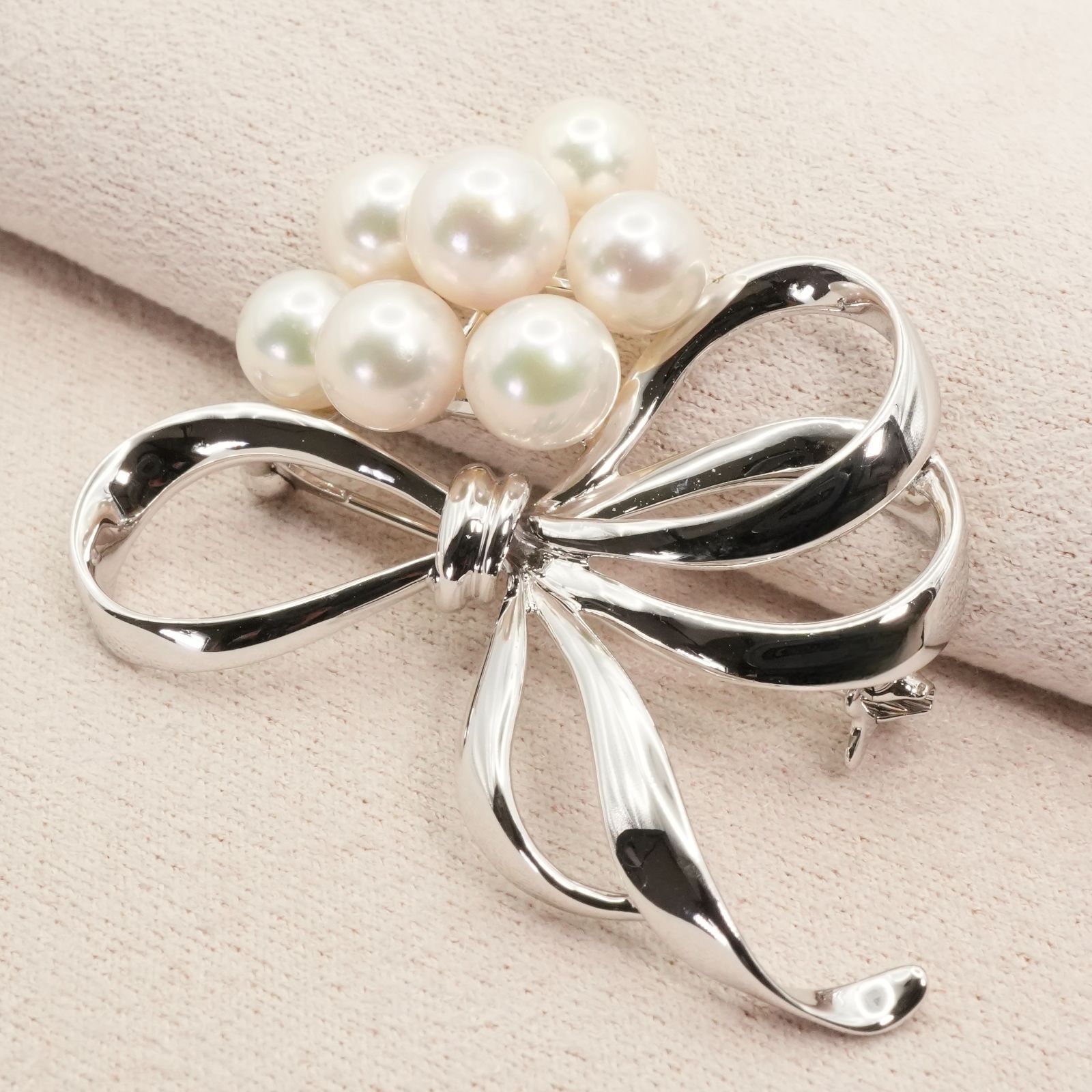 【未使用】MIKIMOTO パールブローチ リボン あこや真珠 刻印あり 美品 ミキモト リボンモチーフ 7粒 アコヤ パール ブローチ/25-2402S