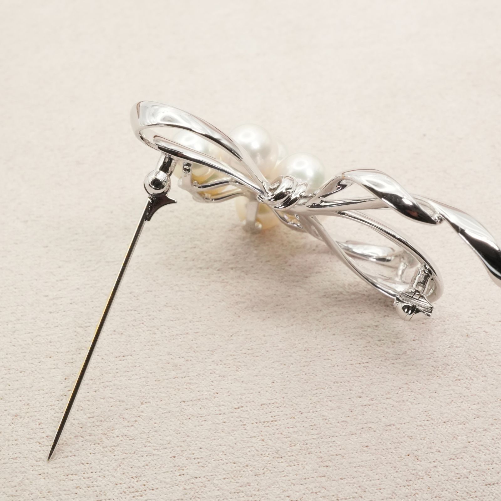美品 ミキモト リボンモチーフ 7粒 アコヤ パール ブローチ/25-2402S