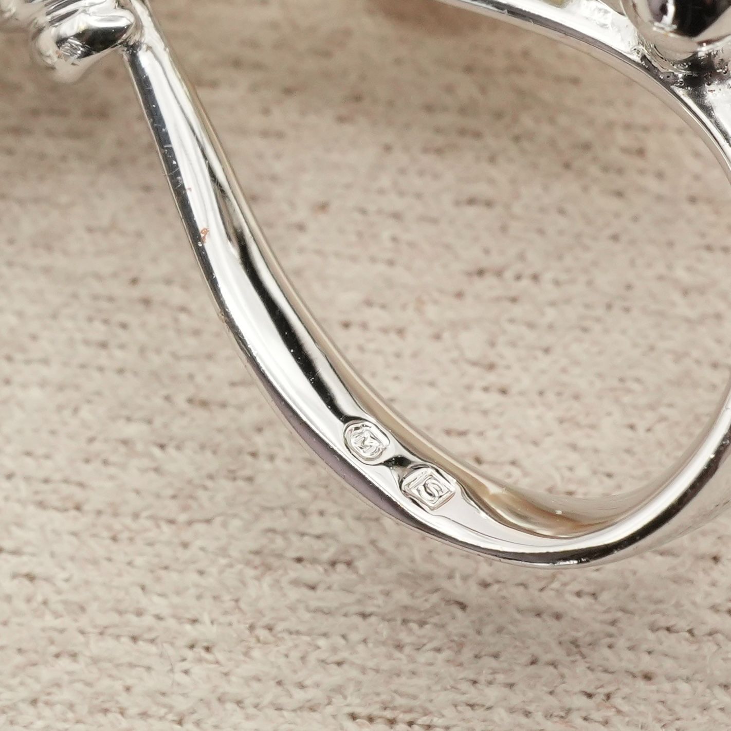 美品 ミキモト リボンモチーフ 7粒 アコヤ パール ブローチ/25-2402S