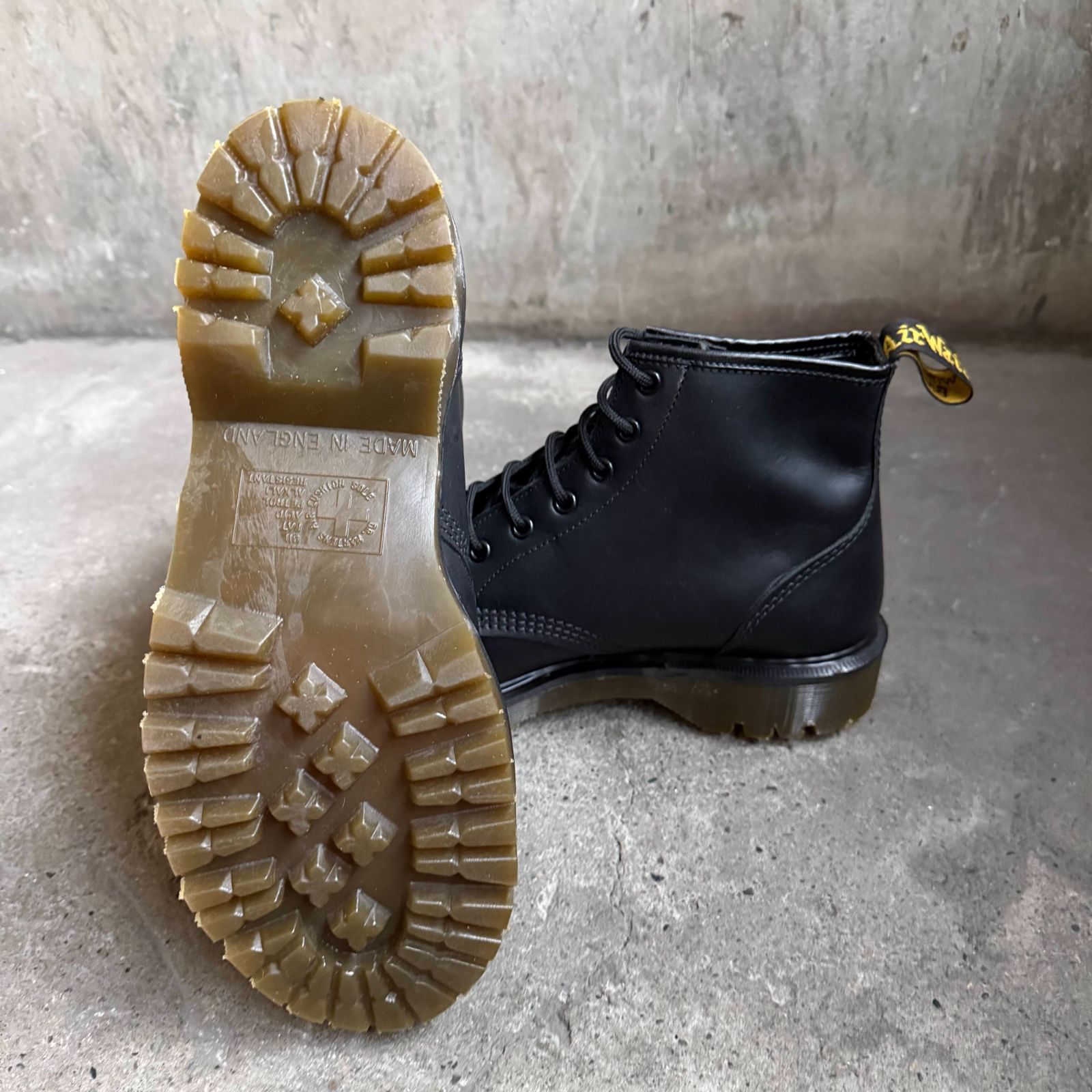 Dr.Martens GREASY 6 EYELET BOOT B-G7713 BEX イングランド製 