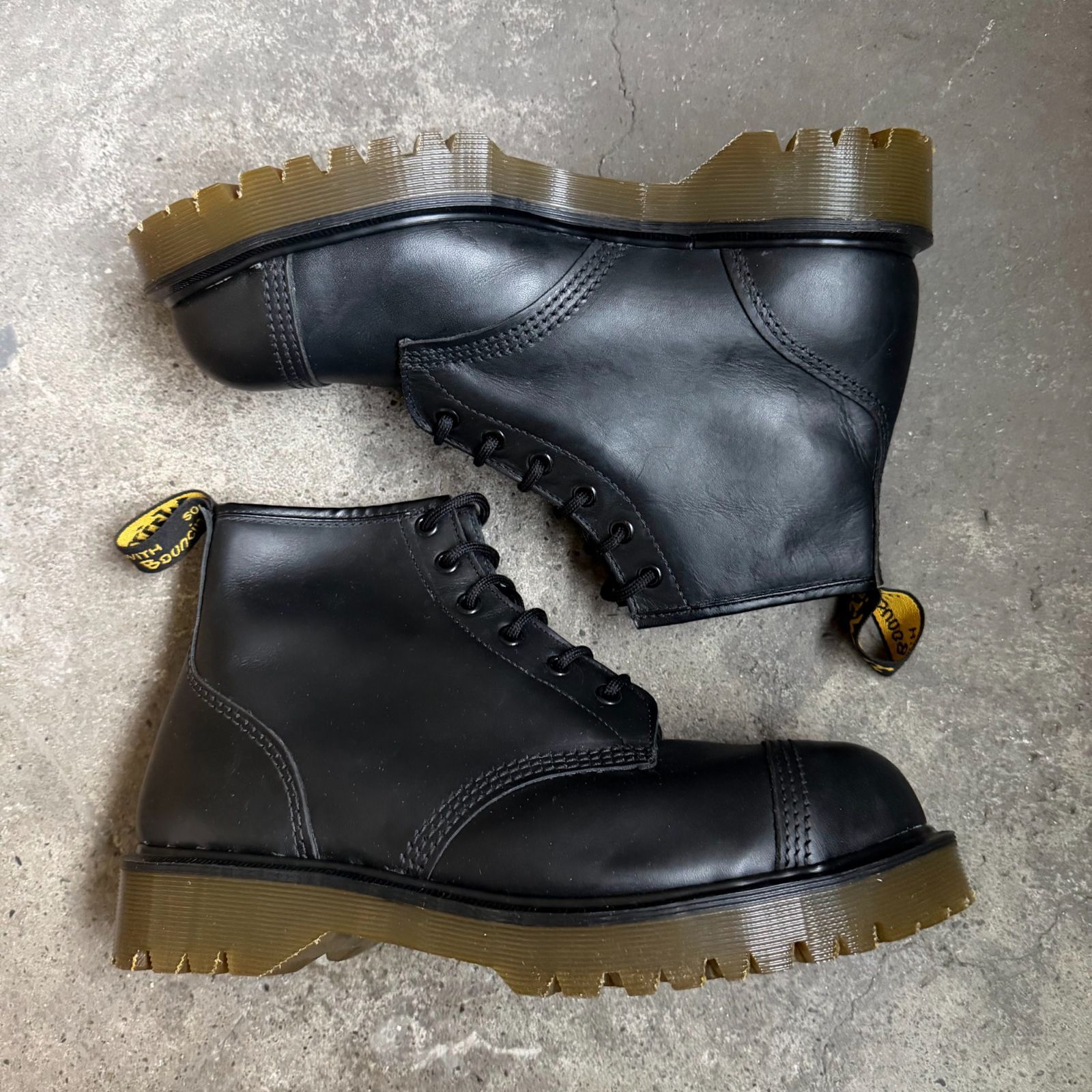 Dr.Martens GREASY 6 EYELET BOOT B-G7713 BEX イングランド製 