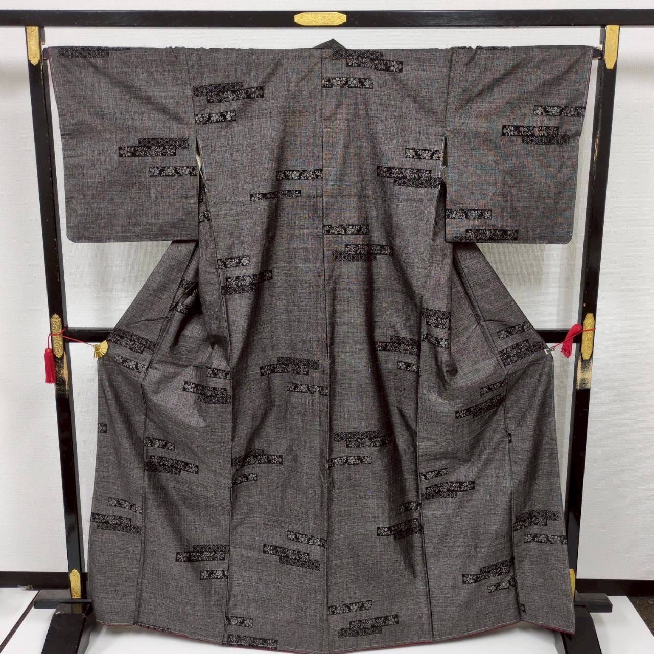 本場大島紬 正絹 茶泥染め カタス式 しつけ糸 花唐草 袷 着物 MK-1736