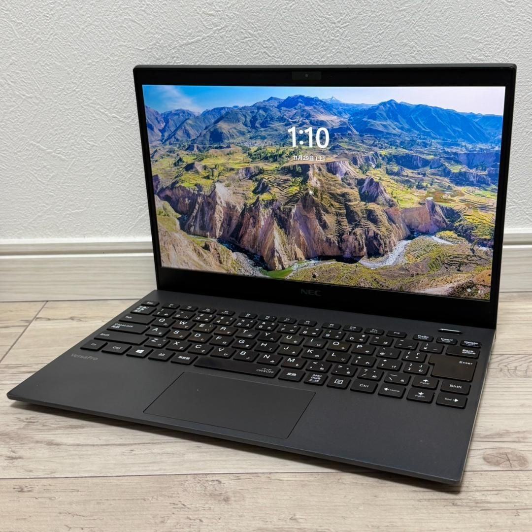 第10世代i7 2020年製 メモリ16GB 超軽量モデル NEC II3 ☆超軽量870g☆ 第10世代i7 2020年製 メモリ16GB NEC 361