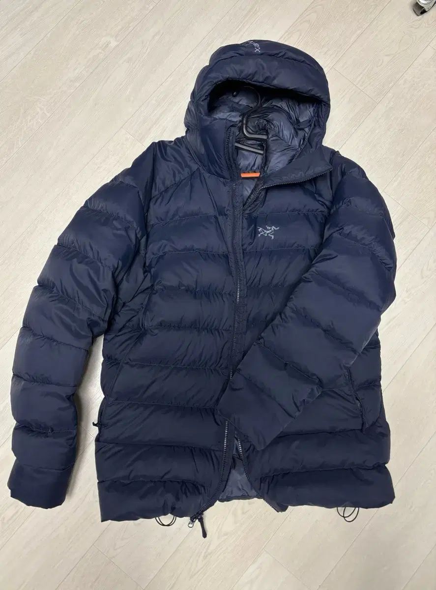 ARC TERYX アークテリクス トーリウム WHOODIE ブラックサファイア XL