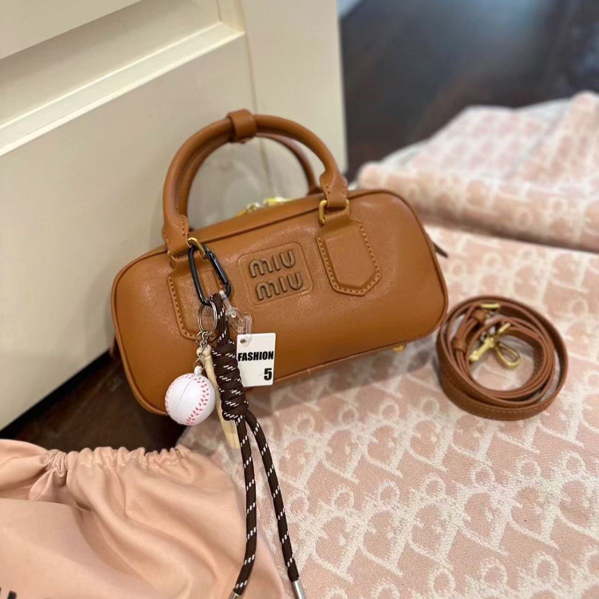 早い者勝ち！MIUMIUショルダーバッグ ボストンバッグ輸入品 Miu Miu ミュウミュウ ミニボストンバッグ ショルダーバッグ - メルカリ