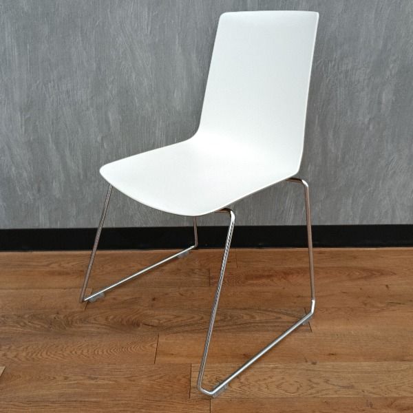 OKAMURA オカムラ スタッキングチェア L 682 BZ concept wiesner hager 2017年製 ホワイト