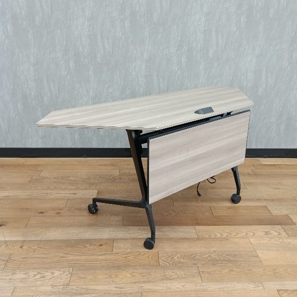 訳アリ OKAMURA オカムラ 折りたたみ 会議用テーブル コーナー 81 F 5 SP 9074 製 ベージュ コンセント付き ミーティングテーブル