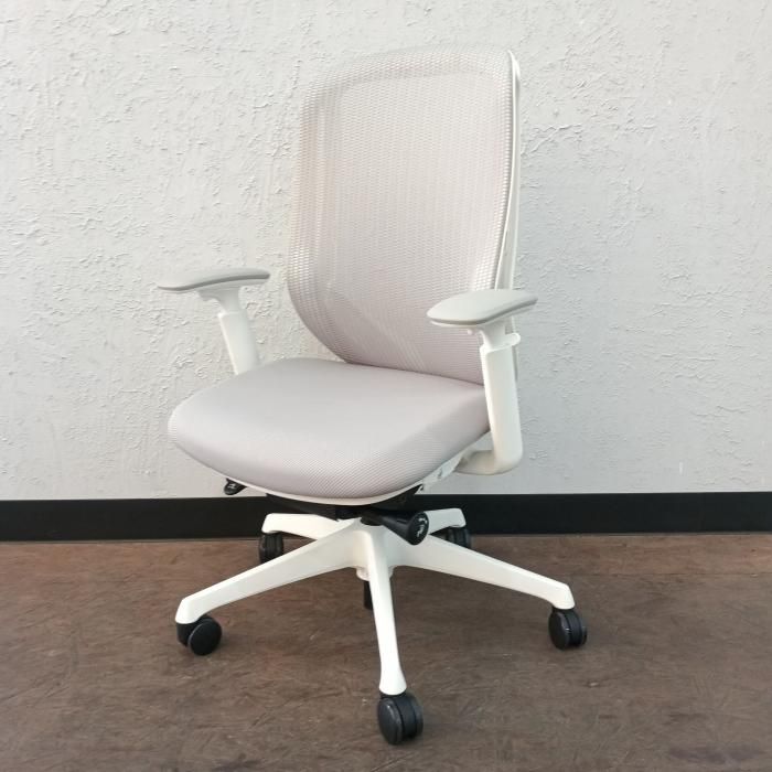 オカムラ オフィスチェア 肘あり シルフィー C 685 XW-FMR 3 製 ライトグレー ハイバック メッシュタイプ アジャストアーム 肘有り 肘つき ワークチェア PCチェア パソコンチェア デスクチェア OAチェア チェア イス 椅子