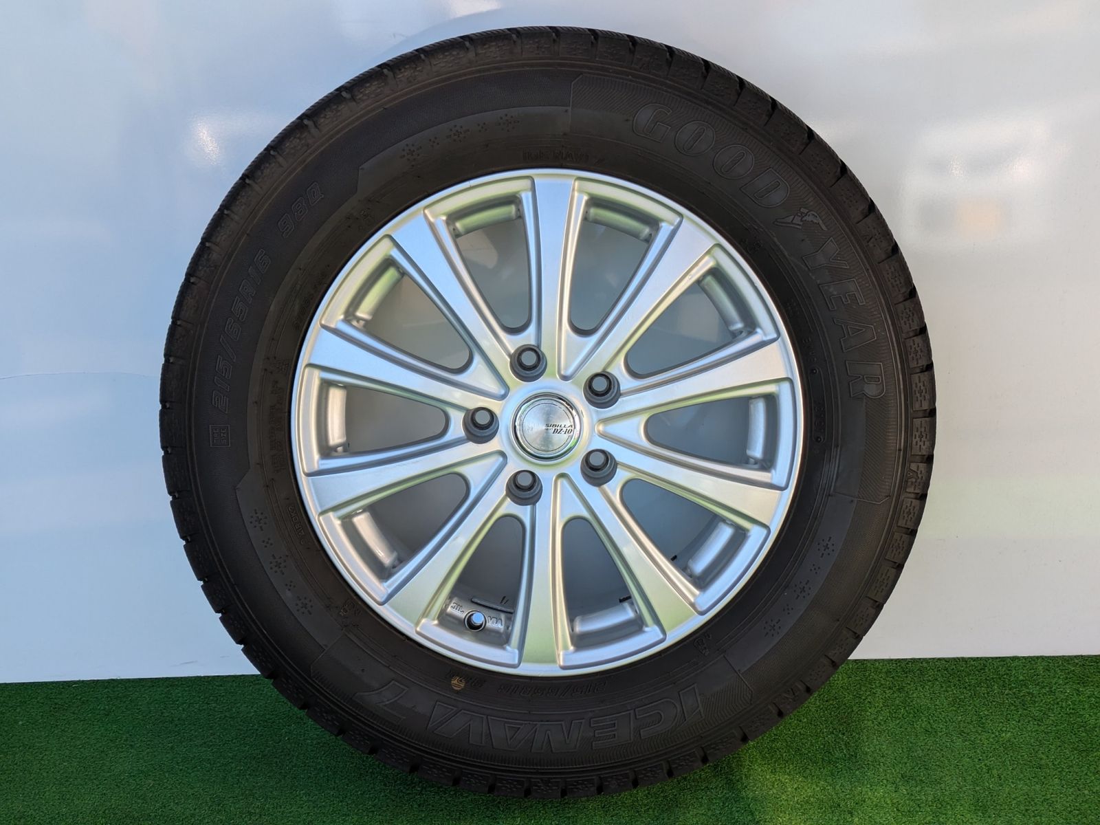 グッドイヤー アイスナビ7 16インチアルミホイール付きスタッドレスタイヤ4本 215 65 R 16 98 Q