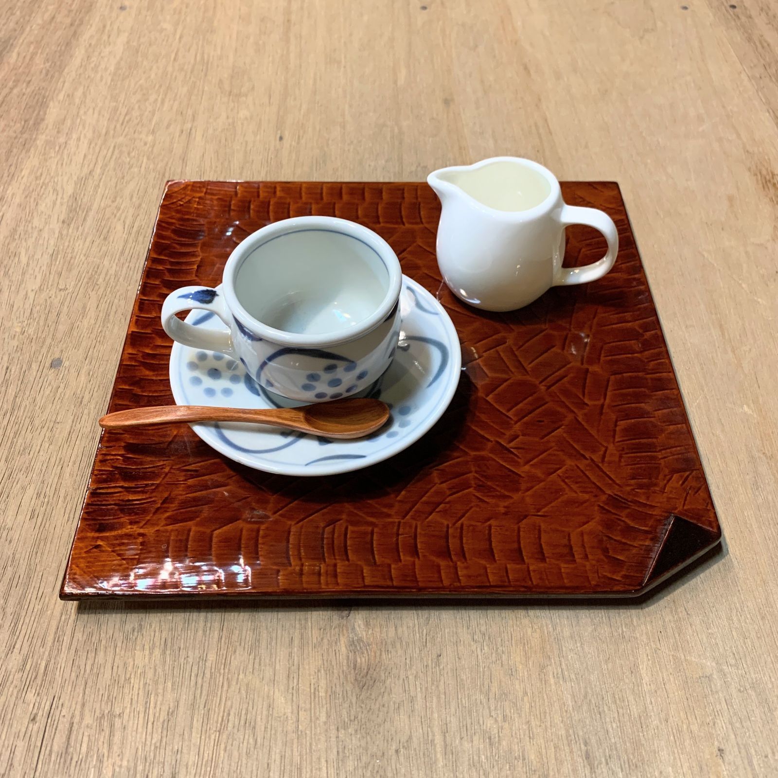 讃岐彫 ノミ目彫の隅折膳 鑿目 拭漆 盆 讃岐漆器 /HM-0179 - メルカリ