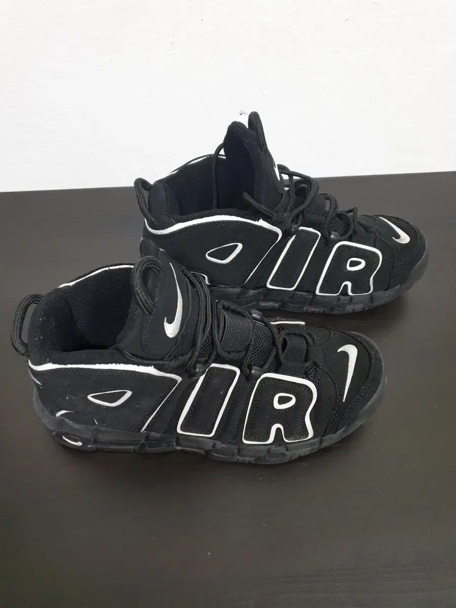 ナイキ 黒色 エア モア アップテンポ 26.5 cm