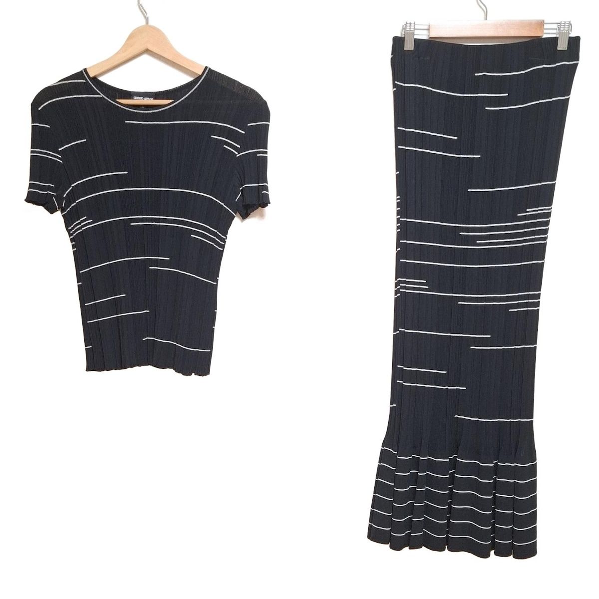 GIORGIOARMANI ジョルジオアルマーニ スカートセットアップ レディース 黒 アイボリー ボーダー プリーツ