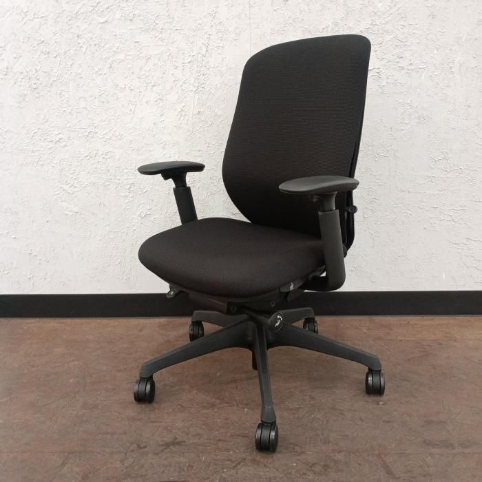 オカムラ シルフィー オフィスチェア 肘あり C 687 XR-FSF 1 製 ブラック ハイバック クッションタイプ アジャストアーム付 ワークチェア PCチェア パソコンチェア デスクチェア OAチェア チェア イス 椅子