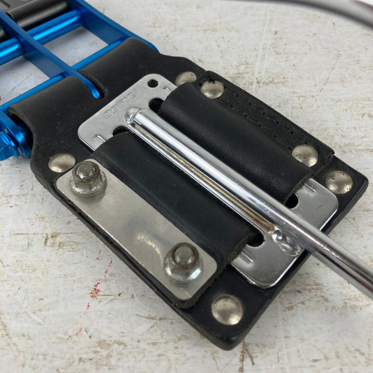  ЗЗKNICKS チェーン式後付メジャーホルダー KB-300 MDX ALU-15-B ALU-L ブラック×ブルー その他 住宅設備