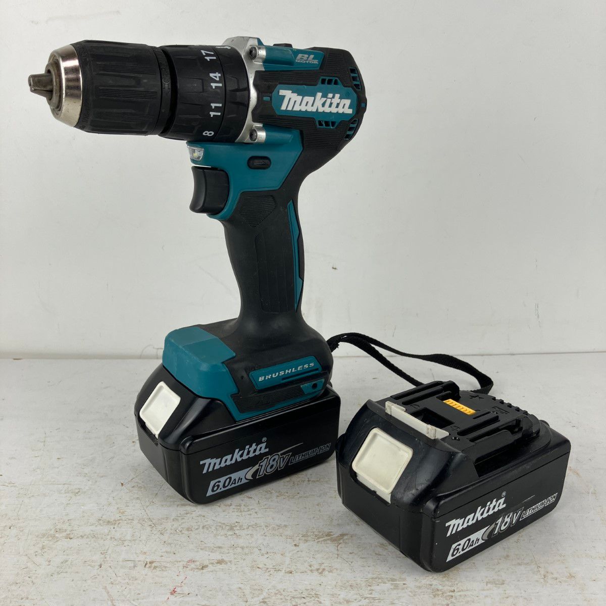 ЗЗMAKITA マキタ 18 v 震動ドライバドリル バッテリーx 2付 充電器無し HP 487 D ブルー