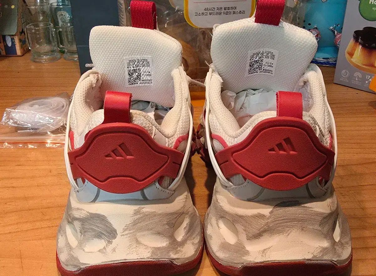  アディダス スニーカー 白 レッド その他 靴