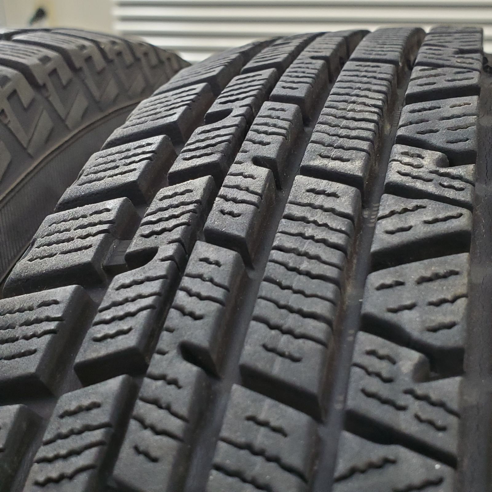 スタッドレスタイヤ 1269