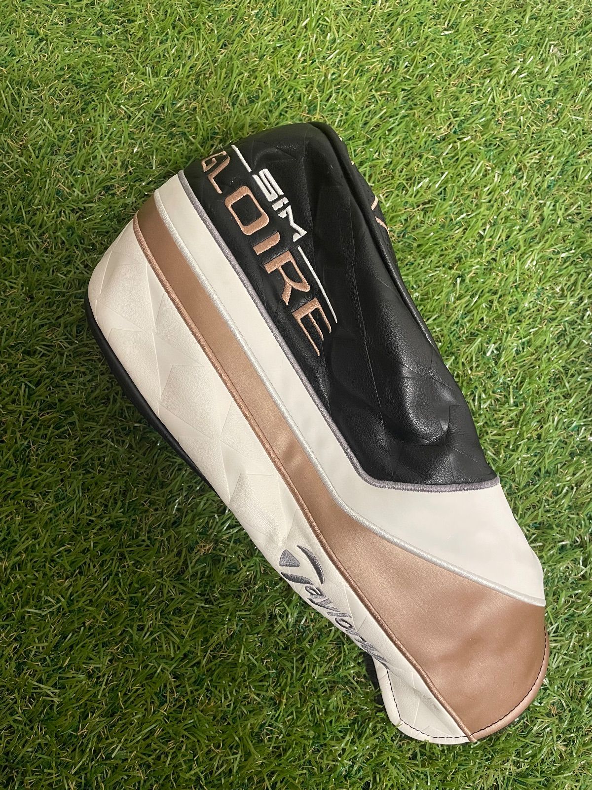 新品 TaylorMade SIM GLOIRE ドライバー用 ヘッドカバー