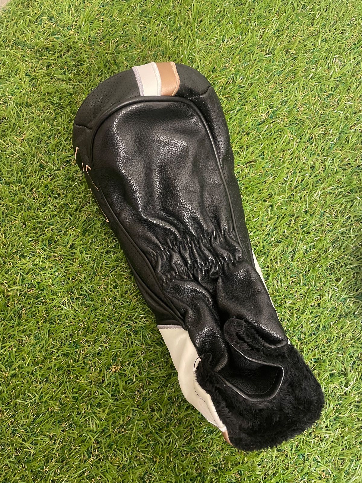 新品 TaylorMade SIM GLOIRE ドライバー用 ヘッドカバー