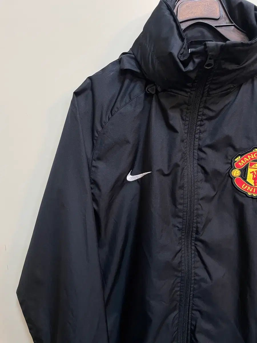 ナイキ マンチェスター・ユナイテッドFC ウィンドブレーカー - メルカリ