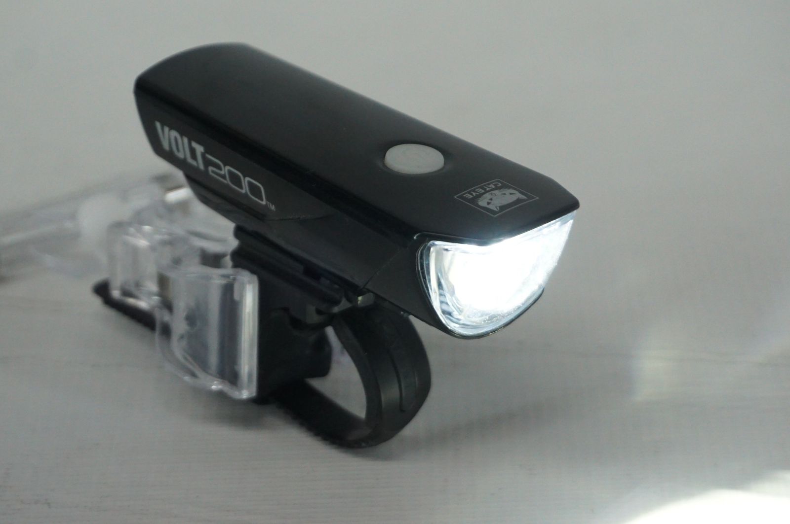 CATEYE 「キャットアイ」 VOLT 200 フロントライト / バイチャリ阪急