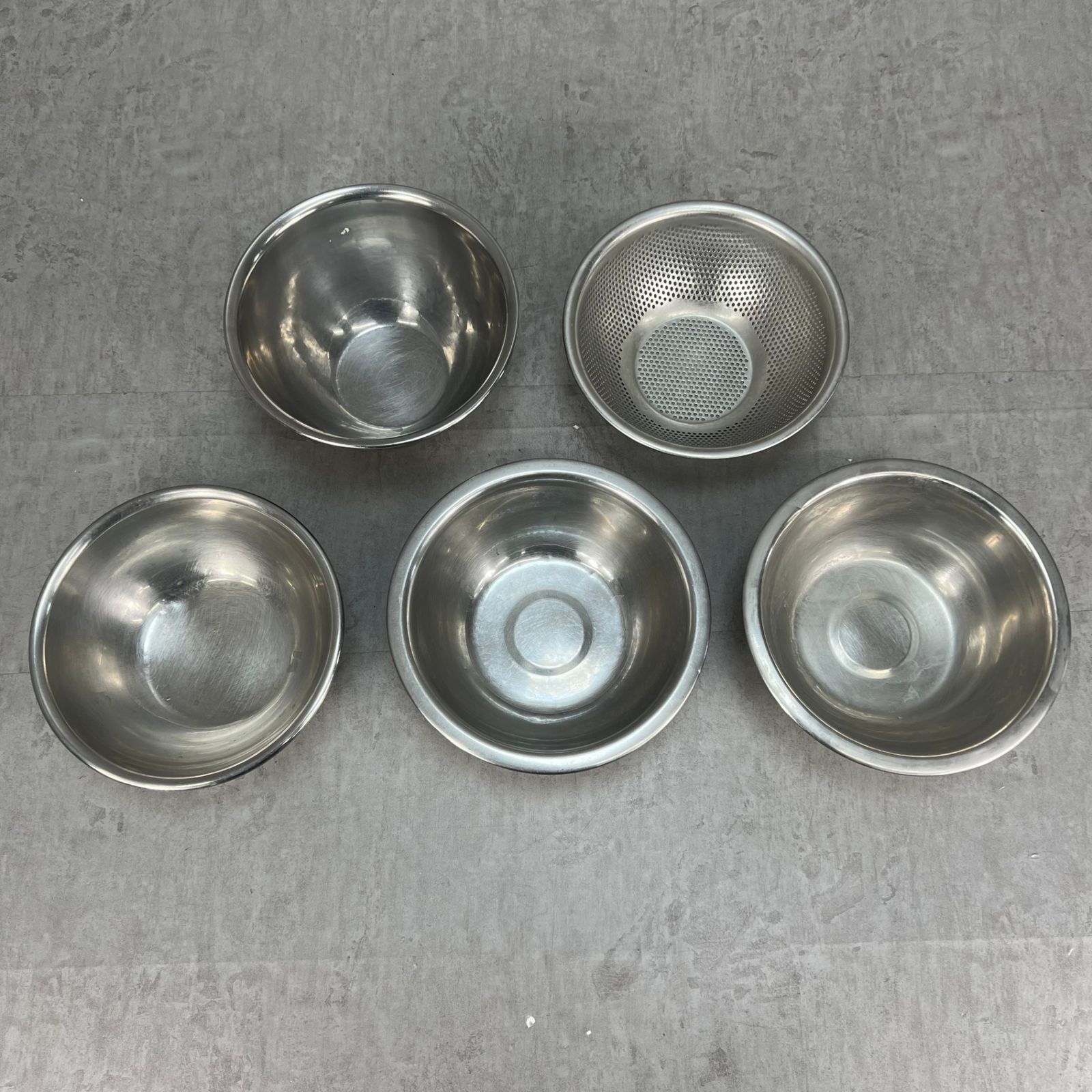  ステンレスボウル じょうごなど 調理器具18点まとめ 厨房機器 バット キッチン 料理 耐熱ミトン 包丁 調理用ボウル ざる ボウル バット