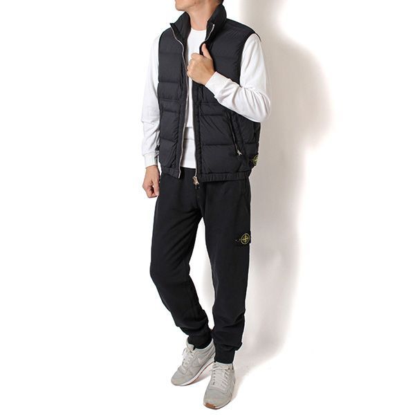 stone  ナイロン ベスト 25AWモデル ストーンアイランド STONE ISLAND バッジワッペン付き